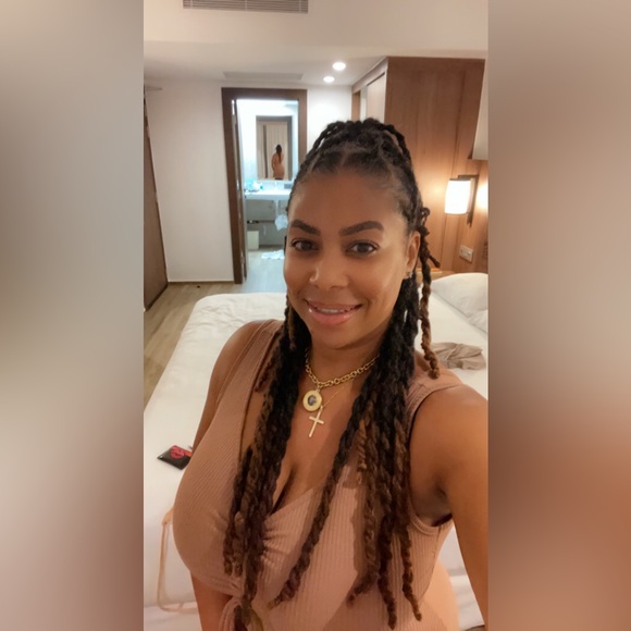 Meet your Posher, Marcia - Picture 3 of 4